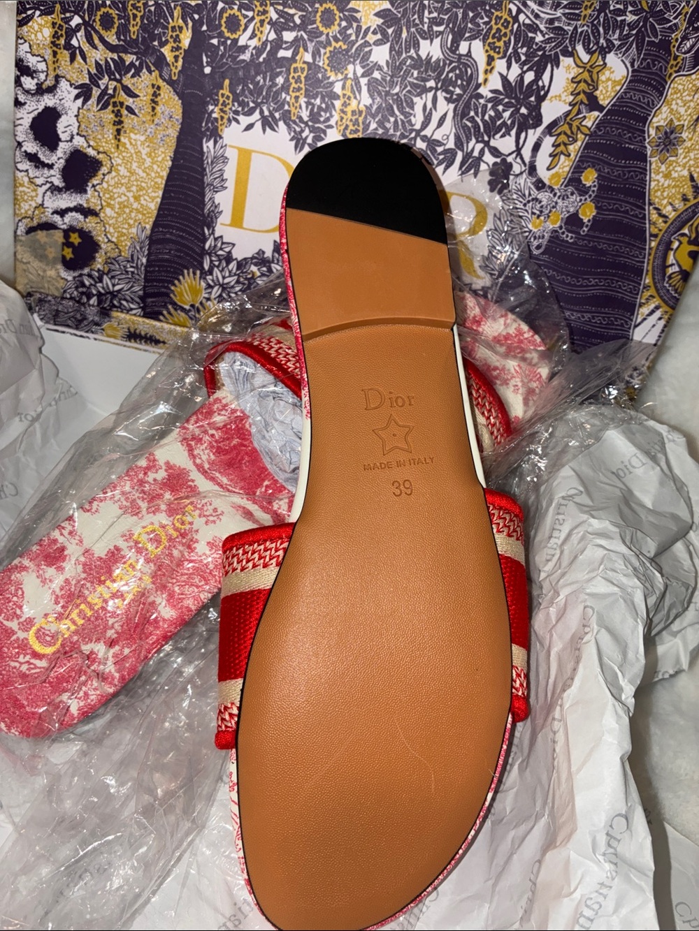 Red lux sandals/flip flops - Picture 2 of 4